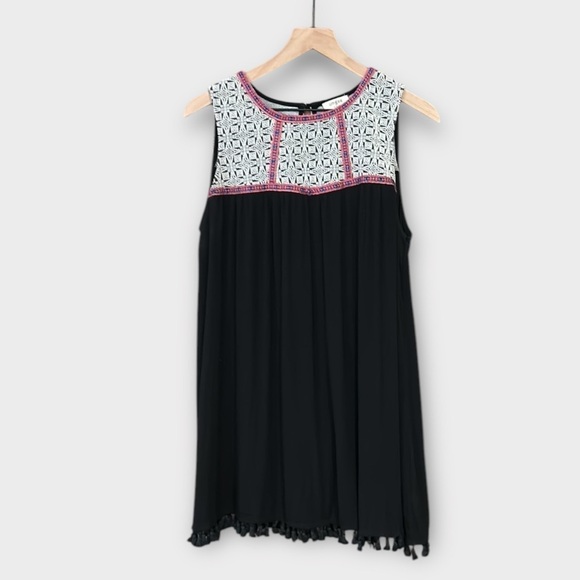 Umgee Dresses & Skirts - Umgee Boho Relaxed Fit Sleeveless Tassel Hem Black Dress Size Large